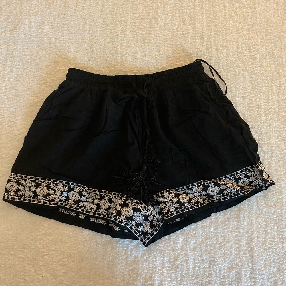Francesca's Collections Black Shorts with White Floral Trim